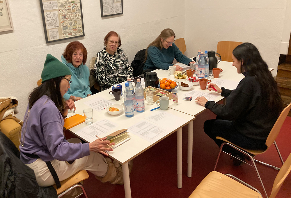 Foto mit Teilnehmenden der Aktionsfondsjury-Sitzung