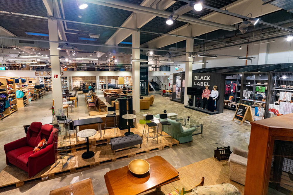 Innenraum der NochMall in Reinickendorf