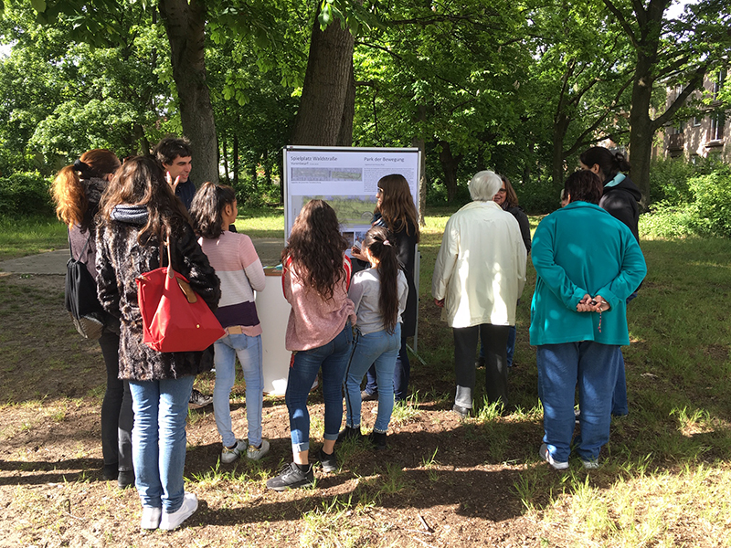 Das QM-Team bei einer Beteiligungsveranstaltung zum Spielplatz Waldstraße